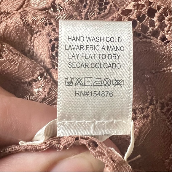 Lace Thin Strap Cropped Top with Padded Cups - Picture 6 of 6